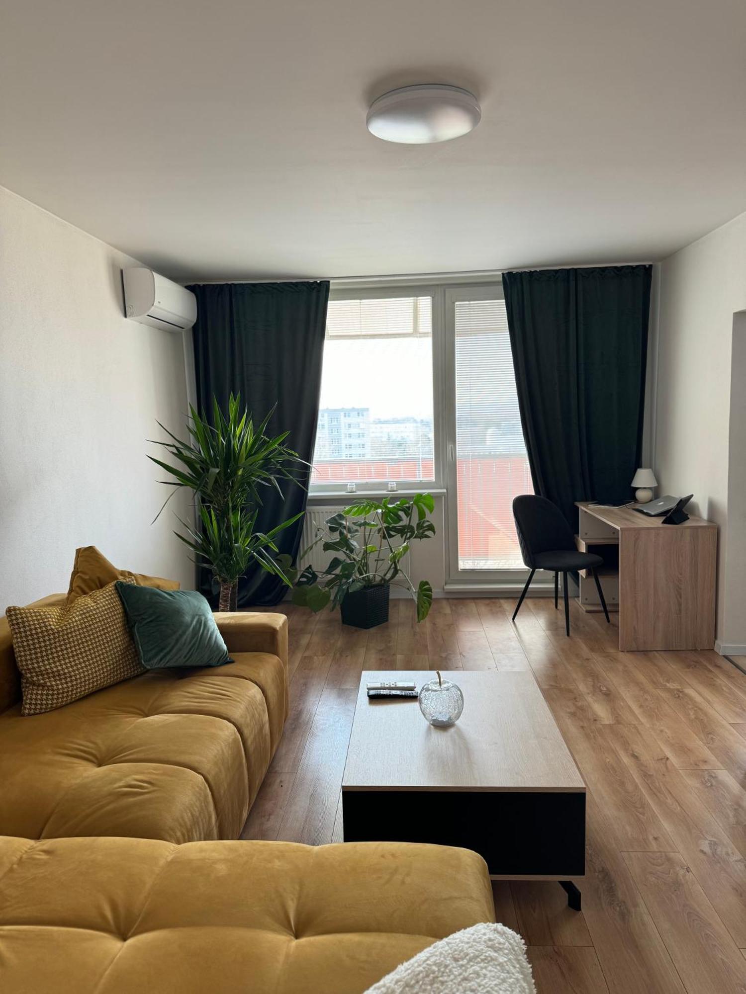 Modern Central Apartment Nitra Ngoại thất bức ảnh
